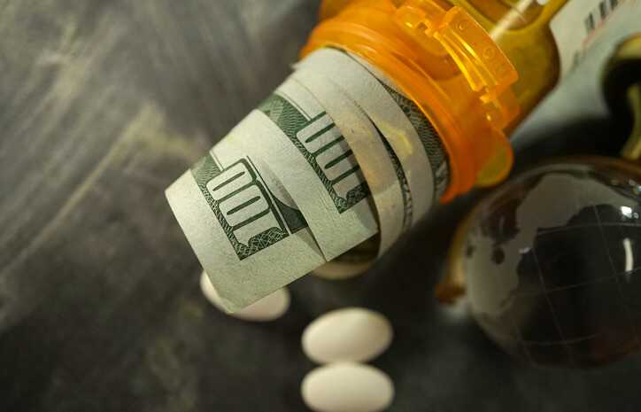 ¿Por qué cuestan tanto los medicamentos controlados?